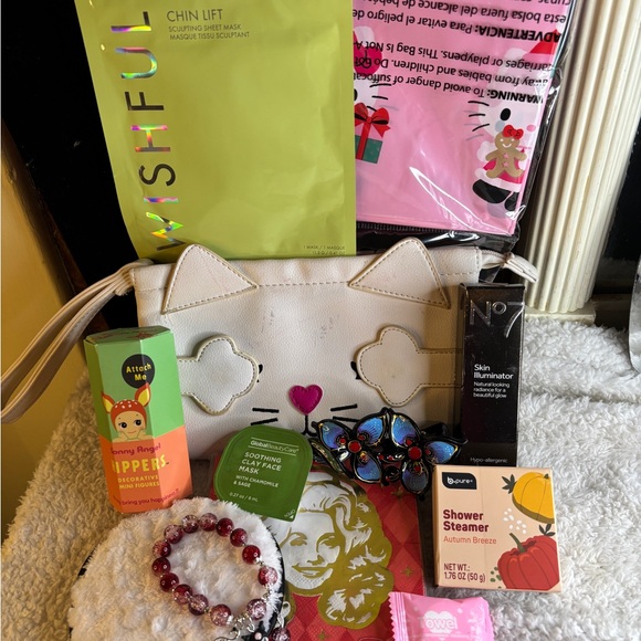 Bundle Betsey Johnson Clutch No 7 Illuminator,Shower Steamer,Towel,Sonny Angel - Picture 3 of 17